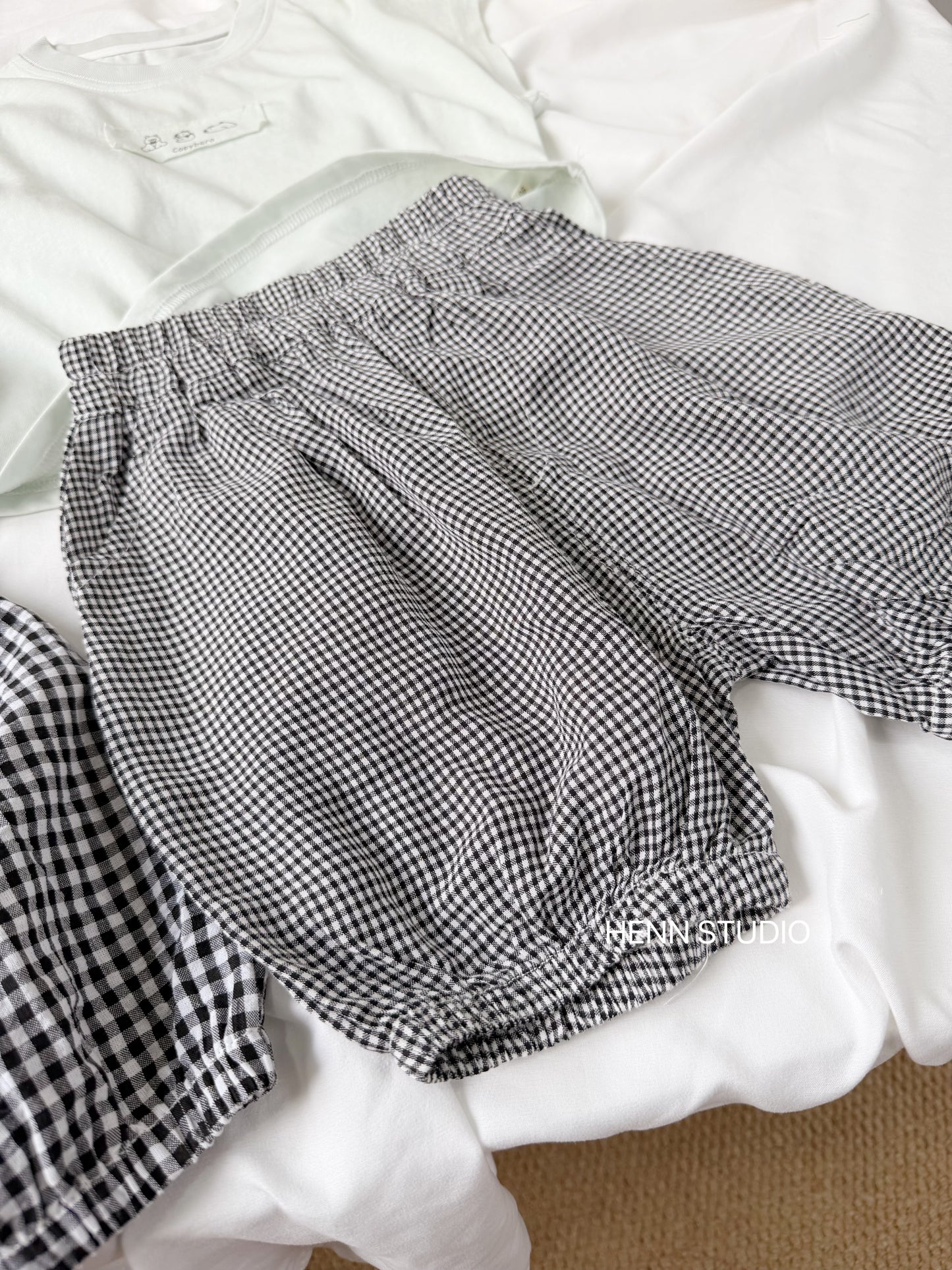 Cozy Capybara Gingham Bubble Shorts Set