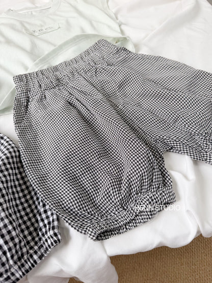 Cozy Capybara Gingham Bubble Shorts Set